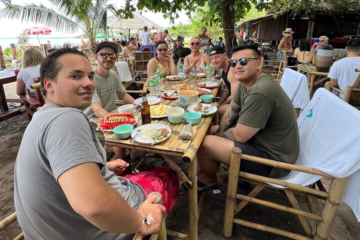 Half Day Pig Island and Snorkeling Experience