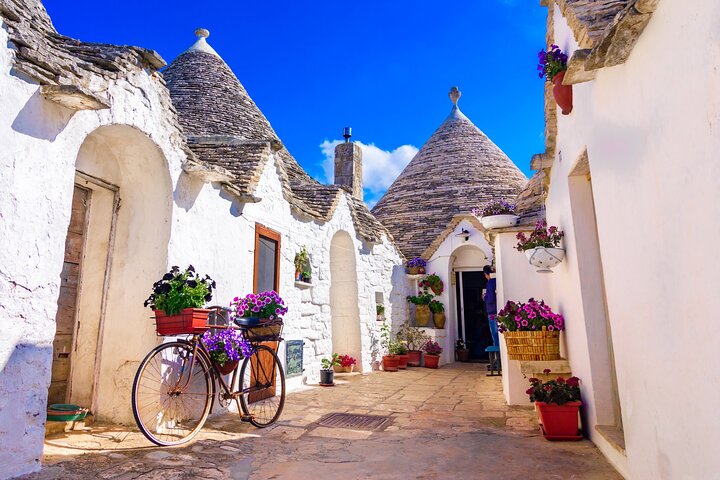 Alberobello, Martina Franca and Locorotondo Guided Tour from Bari