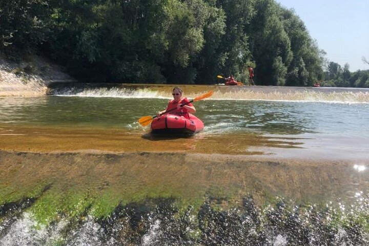 Lucca: kayak tour with aperitif + free souvenir pictures