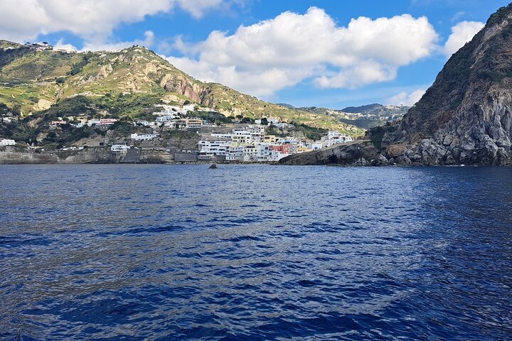 Boat excursion with lunch on board to discover Ischia