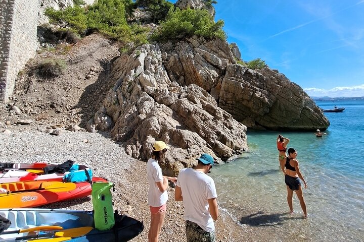 Guided kayak excursion in creeks