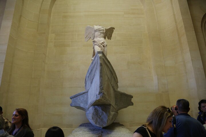 Louvre Museum Masterpieces Guided Tour with Access