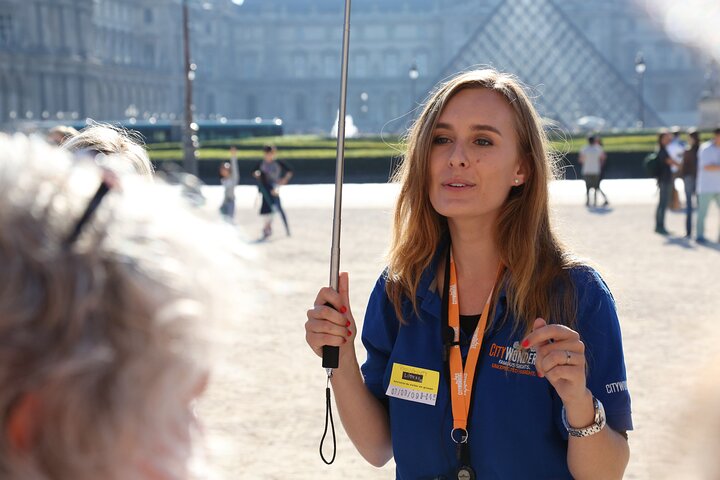 Louvre Museum Masterpieces Guided Tour with Access