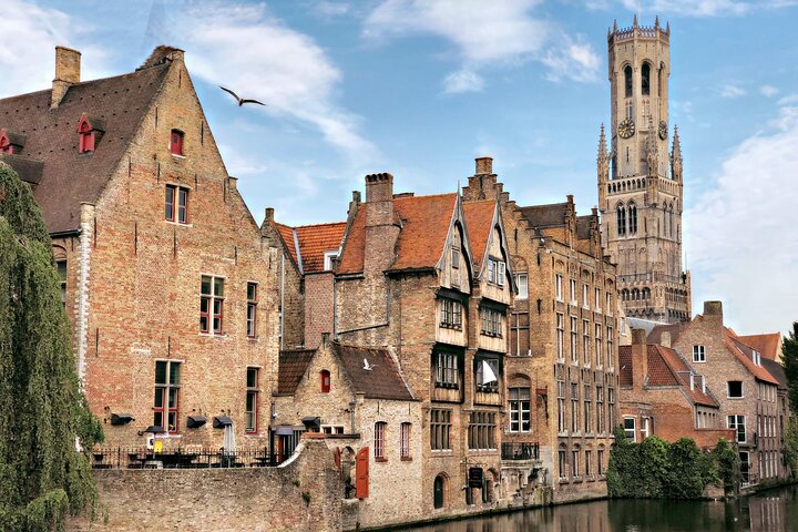 Walking tour of Bruges with boat option and/or beer tasting