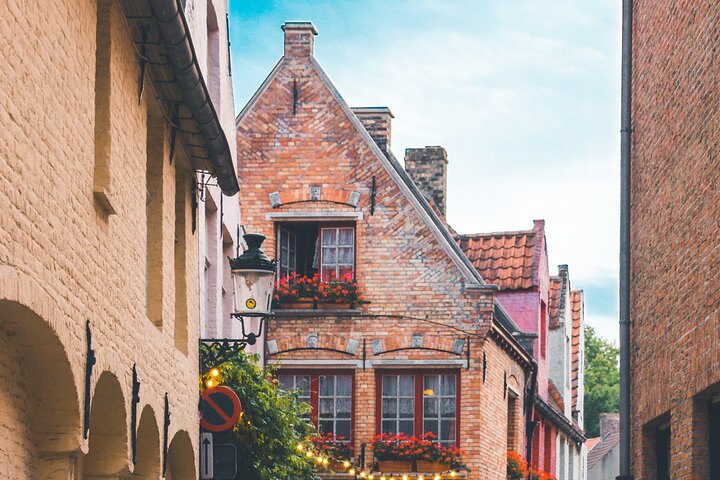 Walking tour of Bruges with boat option and/or beer tasting
