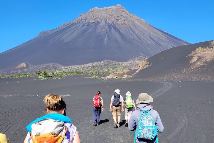 A 1-day experience through the Fogo Volcano