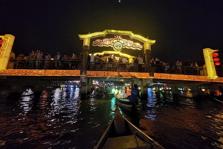 Hoi An Night Market with Hoi an walking Tour , Colourful Lanterns, Boat Ride