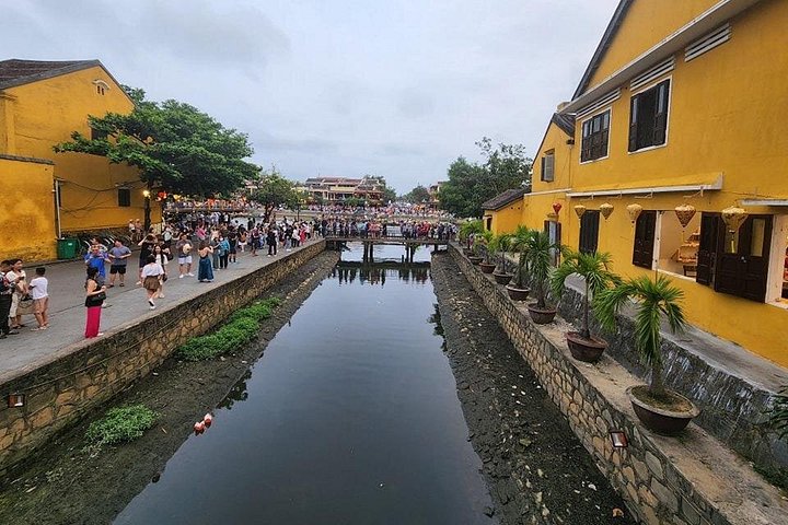 Hoi An Night Market with Hoi an walking Tour , Colourful Lanterns, Boat Ride