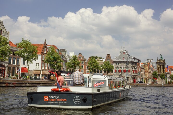 Haarlem: Scenic Canal Cruise through the Old City of Haarlem