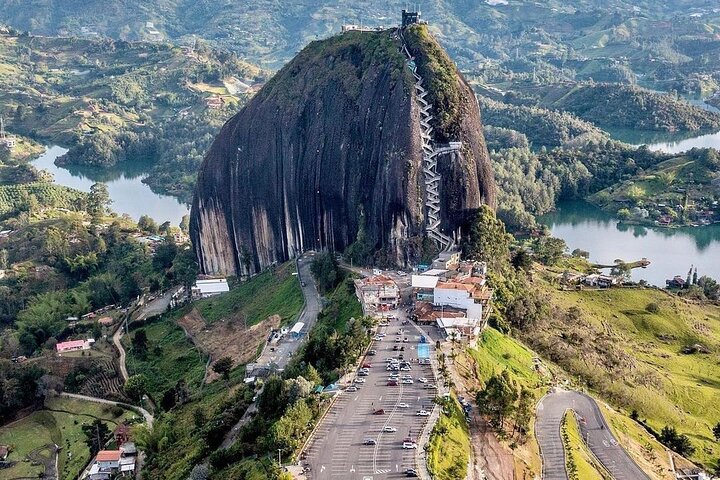 Guatapé Full Day Tour – Piedra del Peñol with meals & boat tour