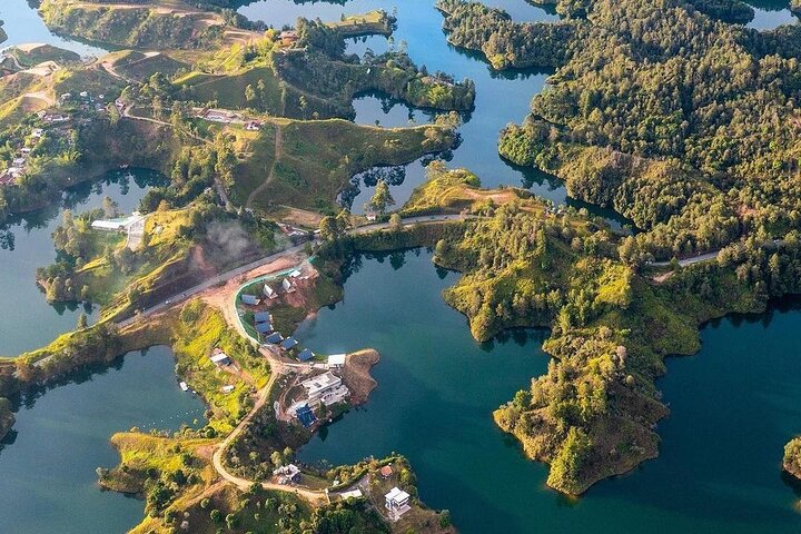 Guatapé Full Day Tour – Piedra del Peñol with meals & boat tour