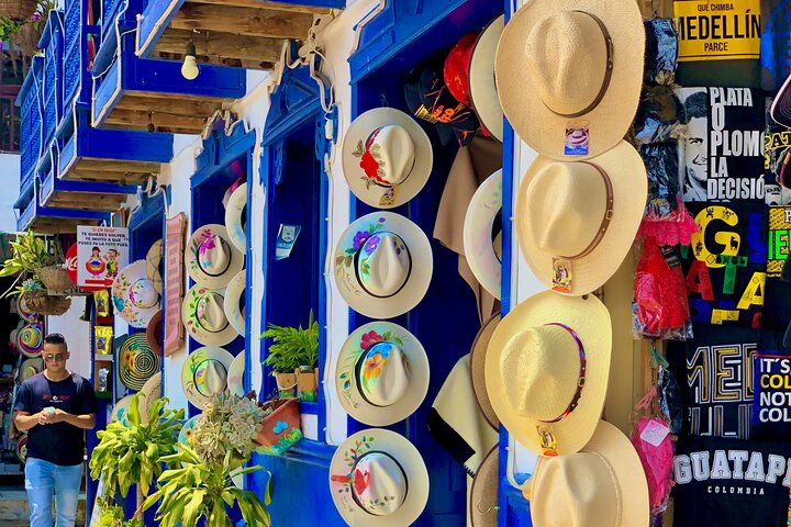 Guatapé Full Day Tour – Piedra del Peñol with meals & boat tour