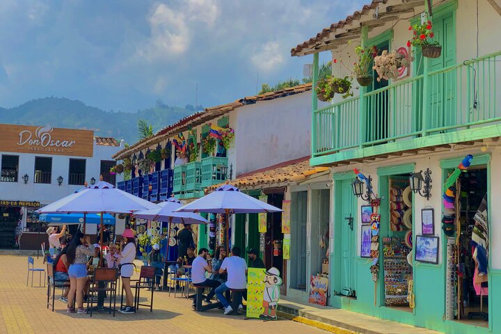Guatapé Full Day Tour – Piedra del Peñol with meals & boat tour