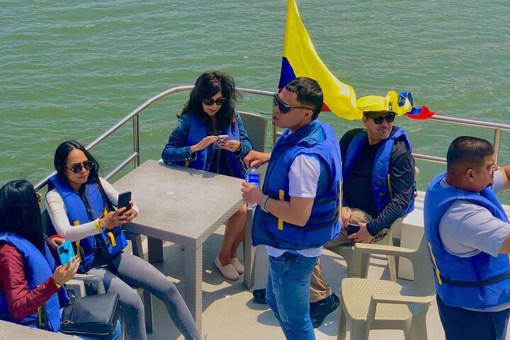 Guatapé Full Day Tour – Piedra del Peñol with meals & boat tour