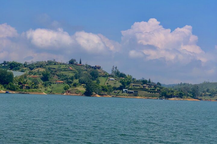 Guatapé Full Day Tour – Piedra del Peñol with meals & boat tour