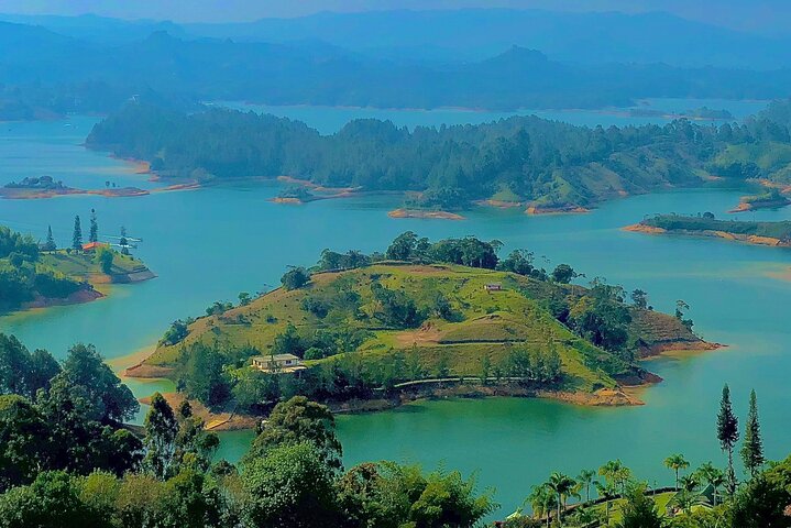 Guatapé Full Day Tour – Piedra del Peñol with meals & boat tour