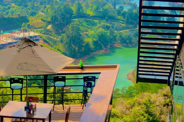 Guatapé Full Day Tour – Piedra del Peñol with meals & boat tour
