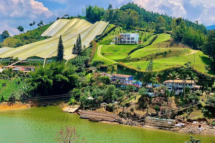 Guatapé Full Day Tour – Piedra del Peñol with meals & boat tour