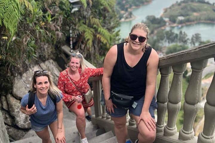 Guatapé Full Day Tour – Piedra del Peñol with meals & boat tour