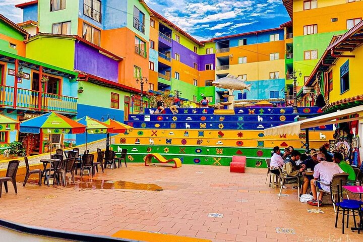 Guatapé Full Day Tour – Piedra del Peñol with meals & boat tour