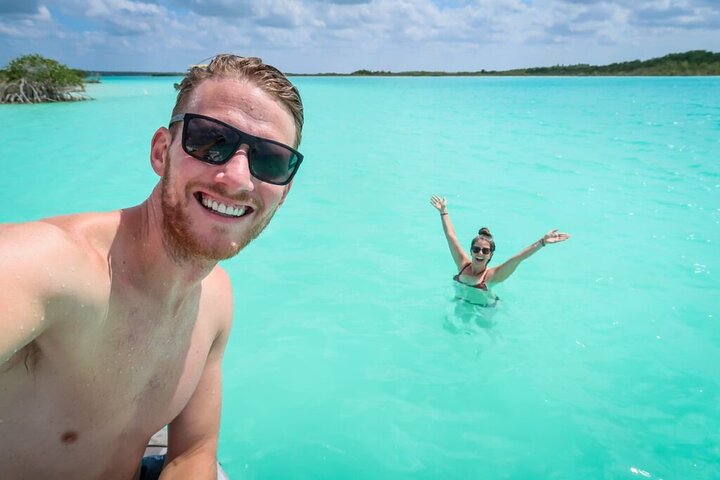 One Day Tour to Chacchoben Mayan City and Bacalar Lagoon with a Certified Guide