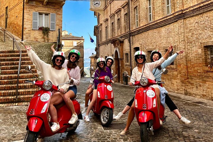 Vespa tour with written guide of Marche Riviera del Conero