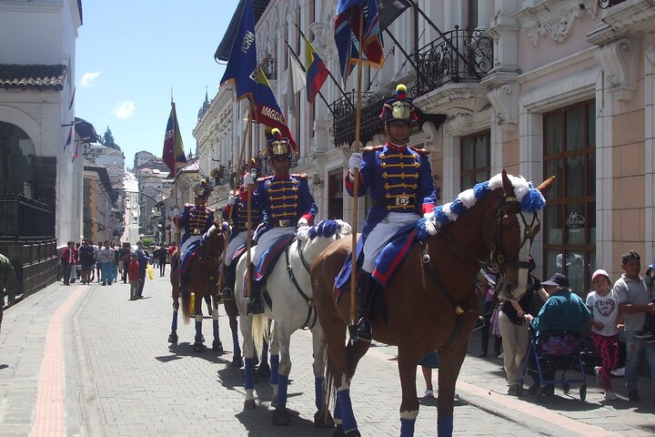Quito City Tour: Old Town, Panecillo & Local Cuisine