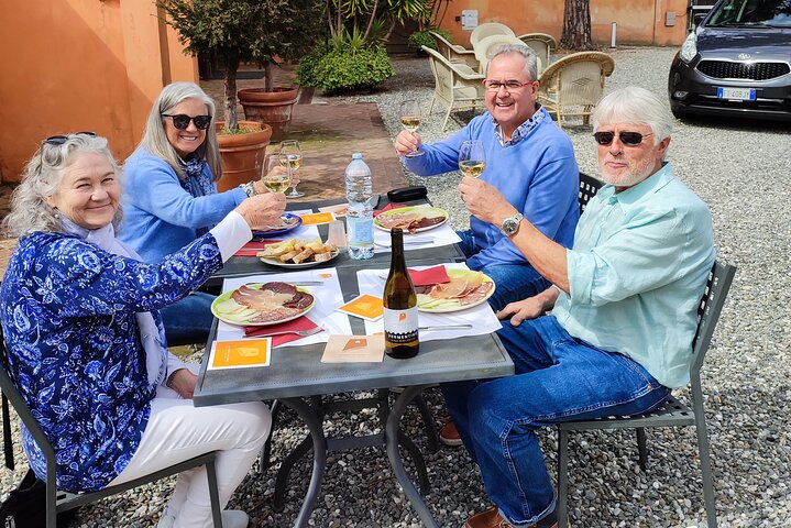 Private wine tour on the magical hills of Lucca with sommelier