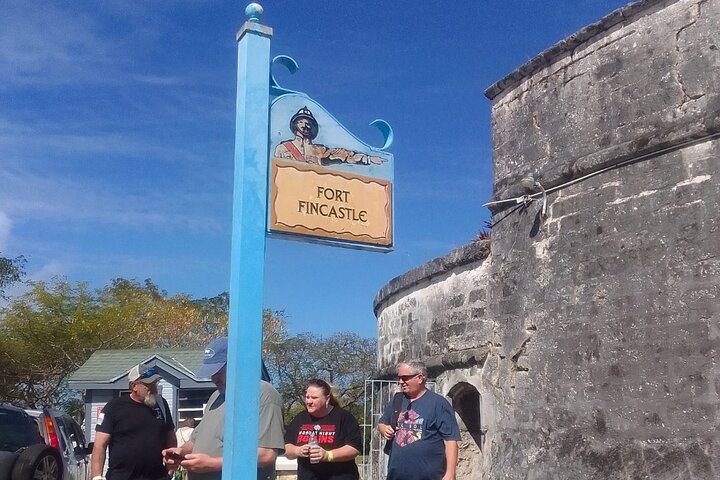 Nassau's Half Day Bus City Tour: Guided Tour with Free Samples