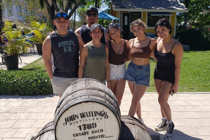 Nassau's Half Day Bus City Tour: Guided Tour with Free Samples