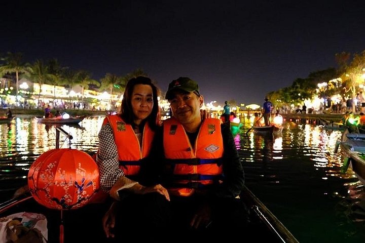 Hoi An Night Market with Hoi an walking Tour , Colourful Lanterns, Boat Ride