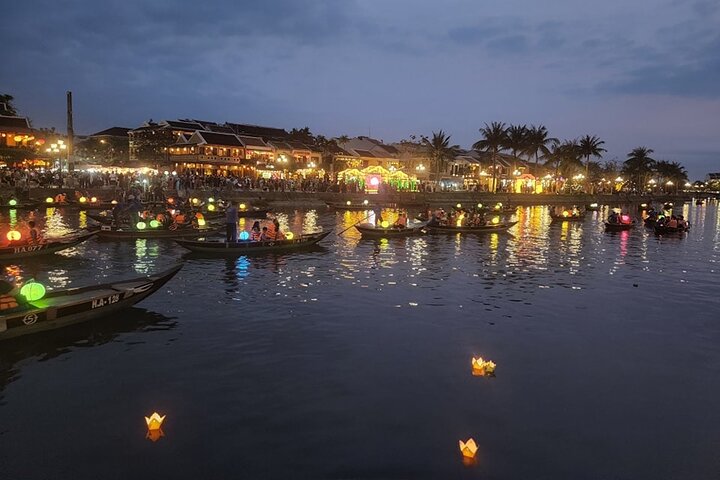 Hoi An Night Market with Hoi an walking Tour , Colourful Lanterns, Boat Ride