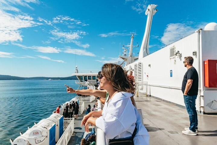 Victoria & Butchart Gardens Tour with Ferry from Vancouver