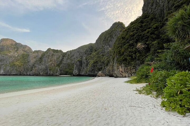 Private Customized Tour to Phi Phi Island