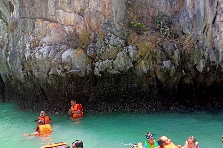 Private Customized Tour to Phi Phi Island