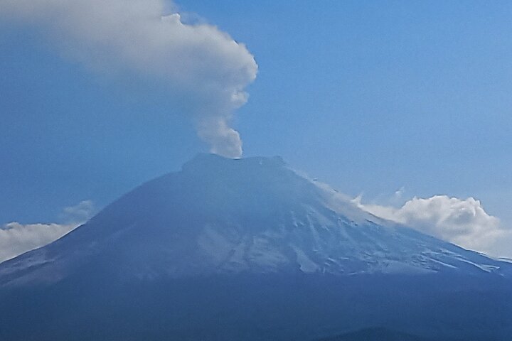 Strenuously Cotopaxi Volcano and birding by the lagoon