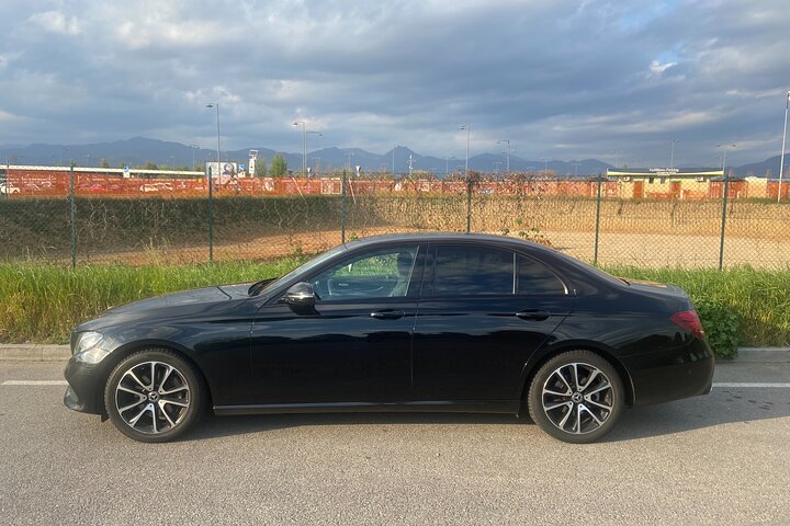 Malpensa Airport: Private transfer to/from Milan with E-klass