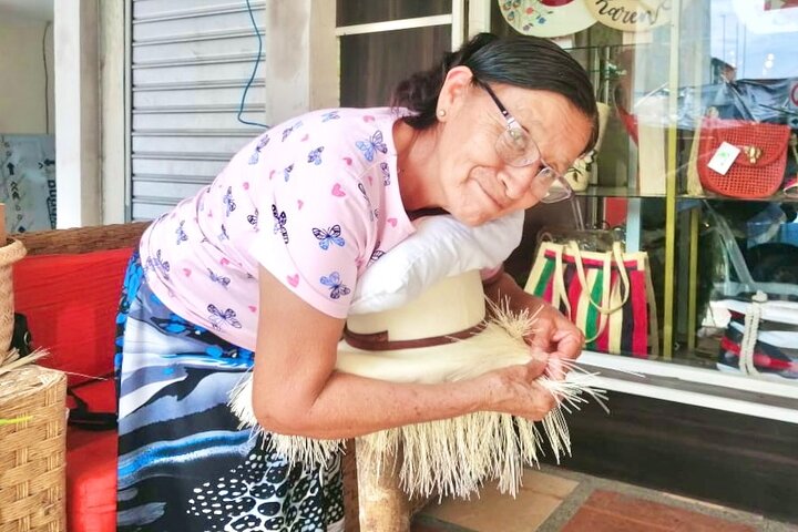 Panama Hat Maker, Artisan goods, Museum, Beachfront local Cuisine. SHORE TOUR