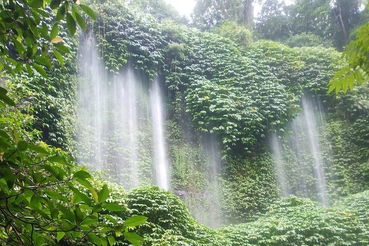 Benang Kelambu & Stokel Waterfalls and Handweaving Village Tour
