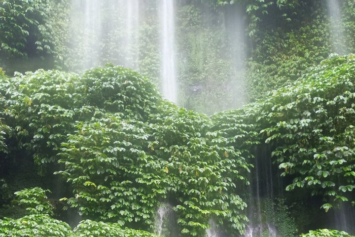 Benang Kelambu & Stokel Waterfalls and Handweaving Village Tour