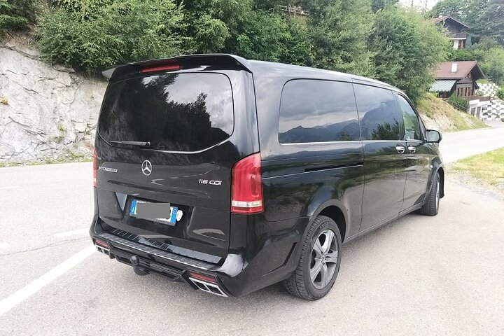 Nuuk Hotels to Nuuk Airport (GOH) Departure Private Transfer