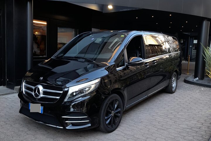 Nuuk Hotels to Nuuk Airport (GOH) Departure Private Transfer