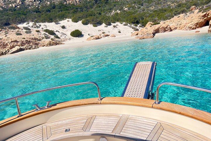 All inclusive private tour in the Archipelago of La Maddalena