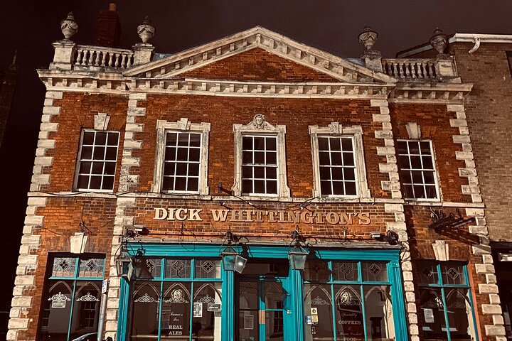 Guided walking tour : Ghosts & Giggles Of Gloucester