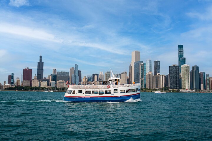 Lake Michigan Skyline Cruise in Chicago