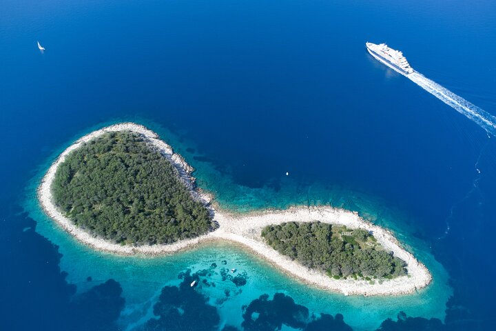 Private Boat Trip Swim and Chill in Crystal Blue Šibenik half day