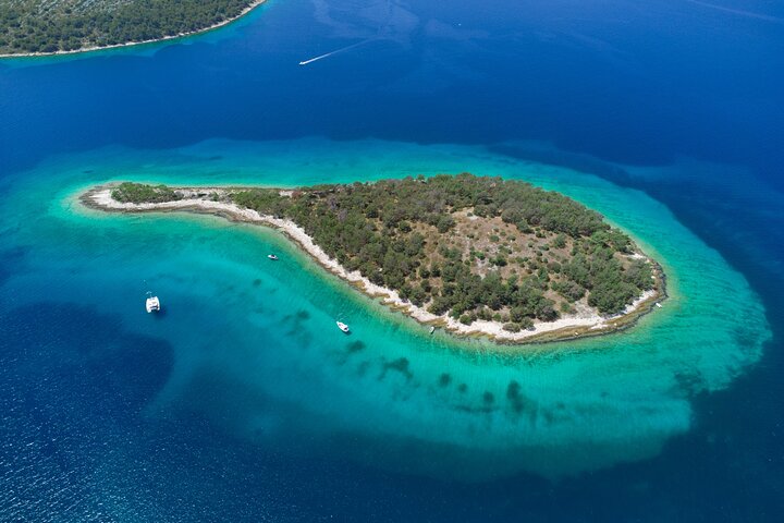 Private Boat Trip Swim and Chill in Crystal Blue Šibenik half day