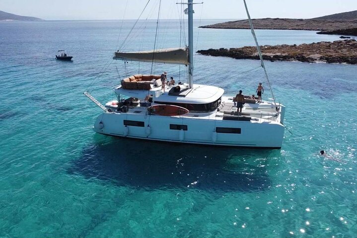 Full Day Catamaran Cruise to Antiparos and Blue Lagoon