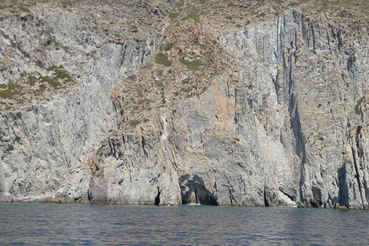 Full Day Catamaran Cruise to Antiparos and Blue Lagoon