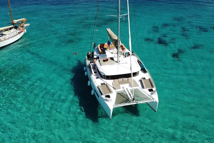 Full Day Catamaran Cruise to Antiparos and Blue Lagoon
